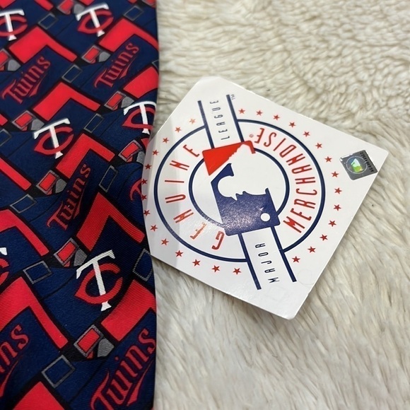Minnesota Twins MLB 100% Silk Neck Tie Red White & Blue All Over Logo NWT - Picture 4 of 5
